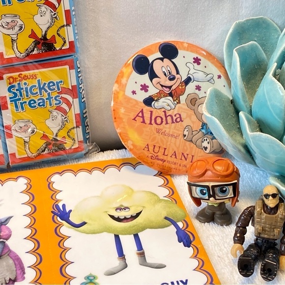 6 for$20♥️Toybundle.Toys,cards,keychain,Mickey button,etc. - Picture 6 of 8